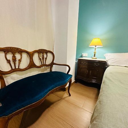 Mirador 1 Del Mercado Central - Habitacion Con Bano Privado En El Centro De La Ciudad Vella Valenza Esterno foto