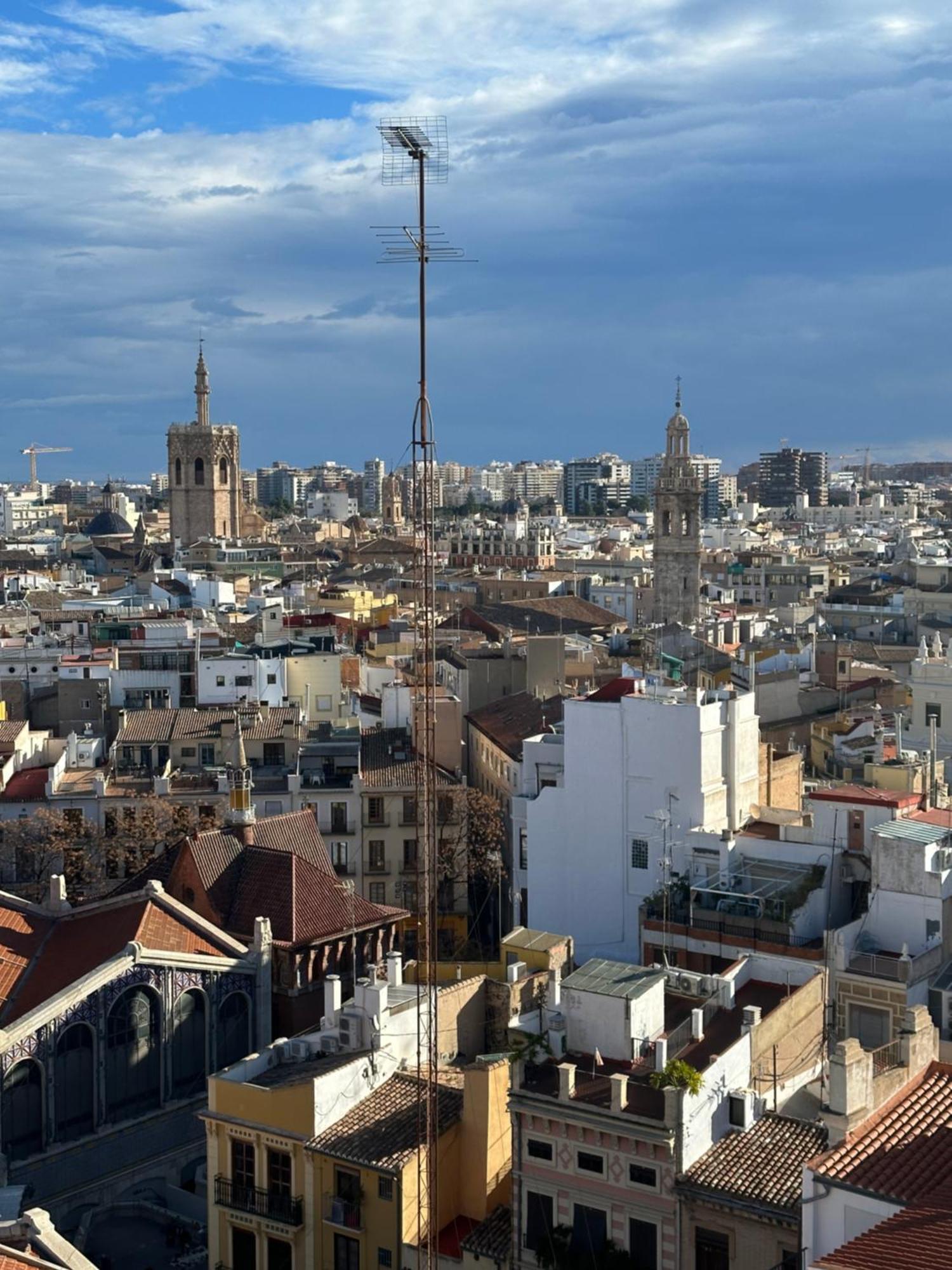 Mirador 1 Del Mercado Central - Habitacion Con Bano Privado En El Centro De La Ciudad Vella Valenza Esterno foto