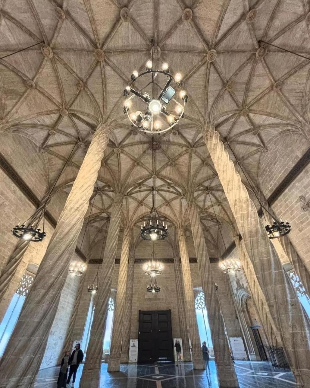 Mirador 1 Del Mercado Central - Habitacion Con Bano Privado En El Centro De La Ciudad Vella Valenza Esterno foto