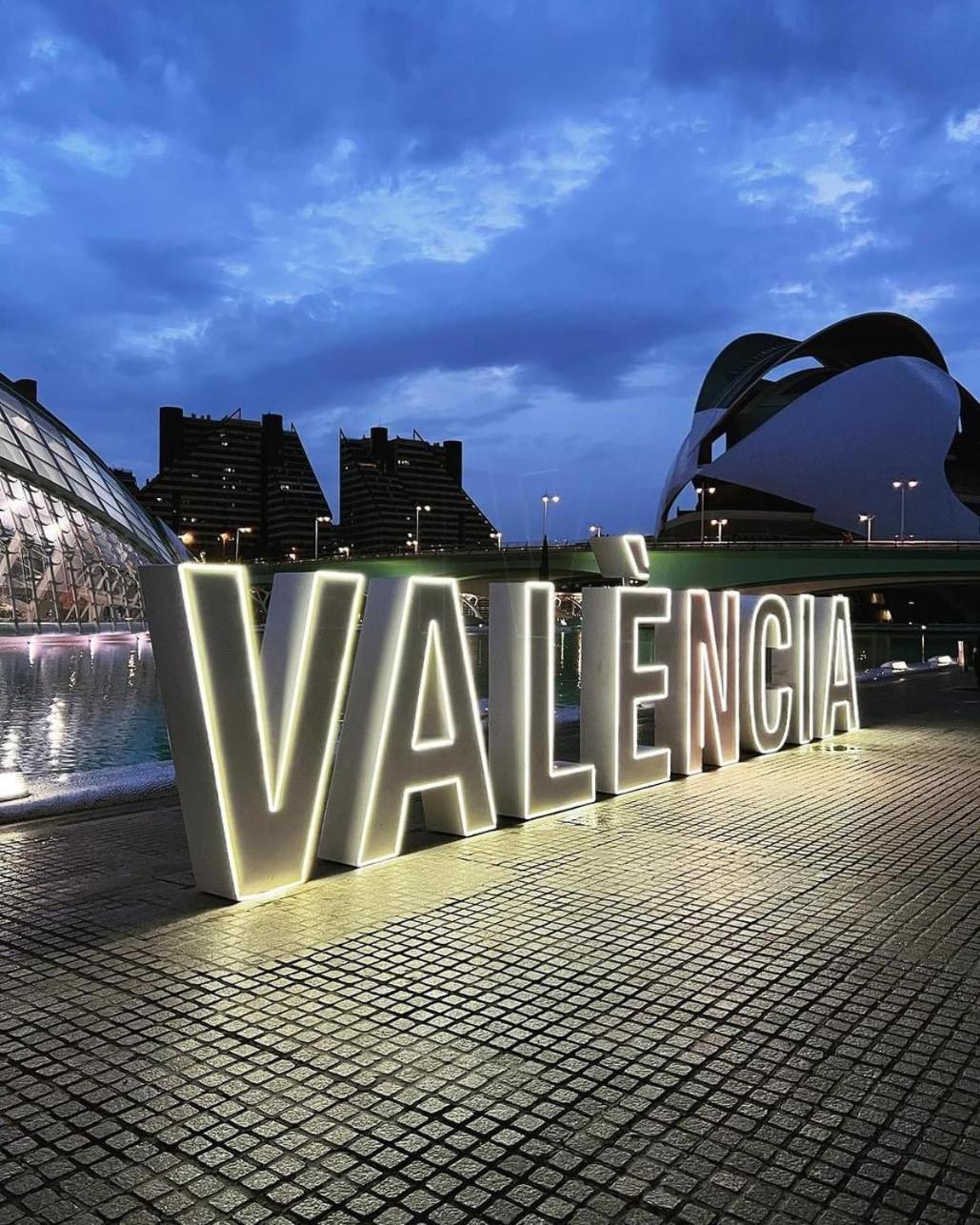 Mirador 1 Del Mercado Central - Habitacion Con Bano Privado En El Centro De La Ciudad Vella Valenza Esterno foto