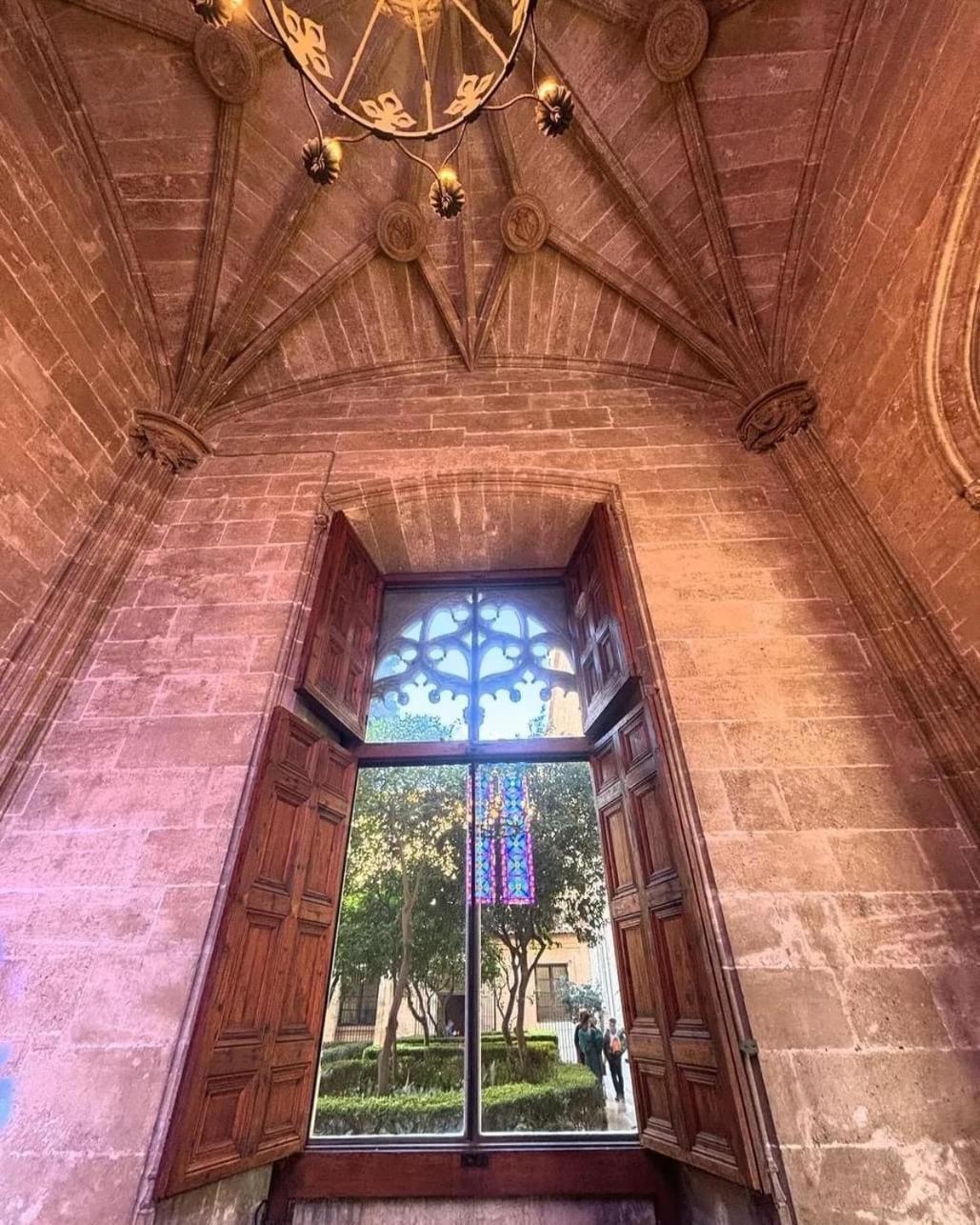 Mirador 1 Del Mercado Central - Habitacion Con Bano Privado En El Centro De La Ciudad Vella Valenza Esterno foto