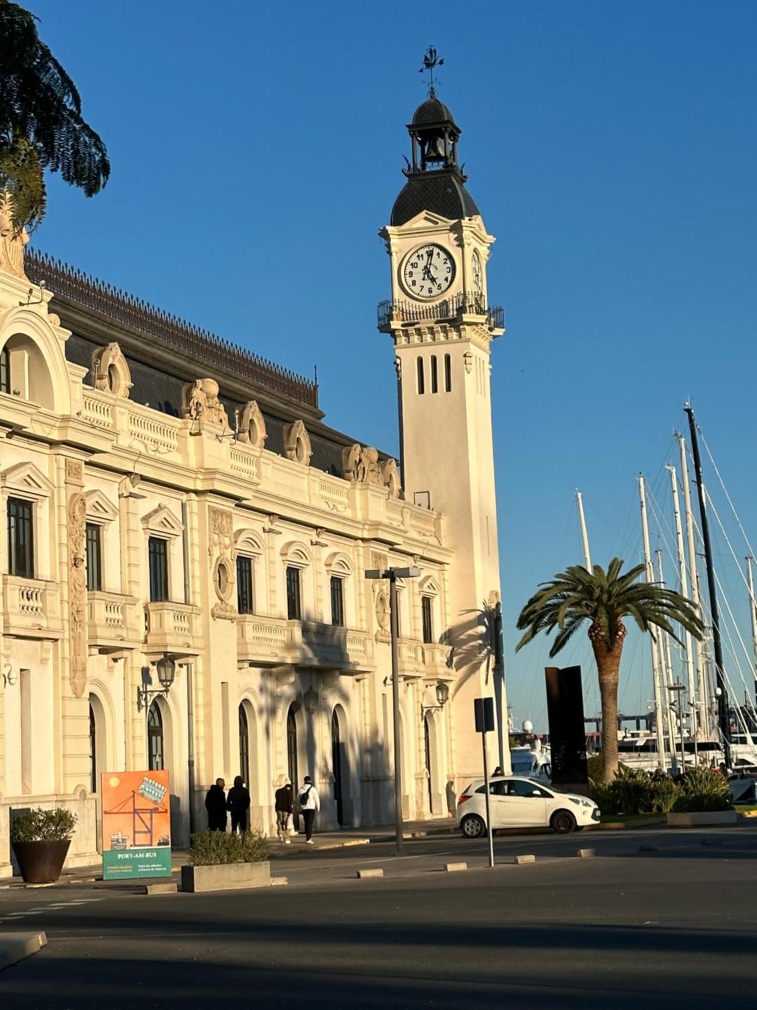Mirador 1 Del Mercado Central - Habitacion Con Bano Privado En El Centro De La Ciudad Vella Valenza Esterno foto