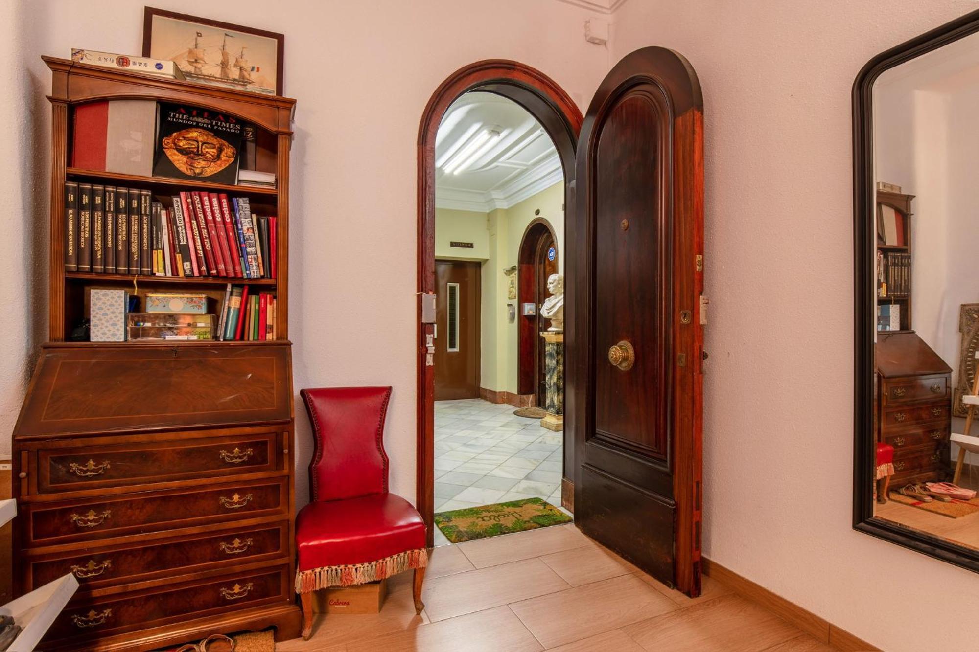 Mirador 1 Del Mercado Central - Habitacion Con Bano Privado En El Centro De La Ciudad Vella Valenza Esterno foto